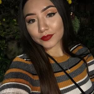 Meet your Posher, Leslie